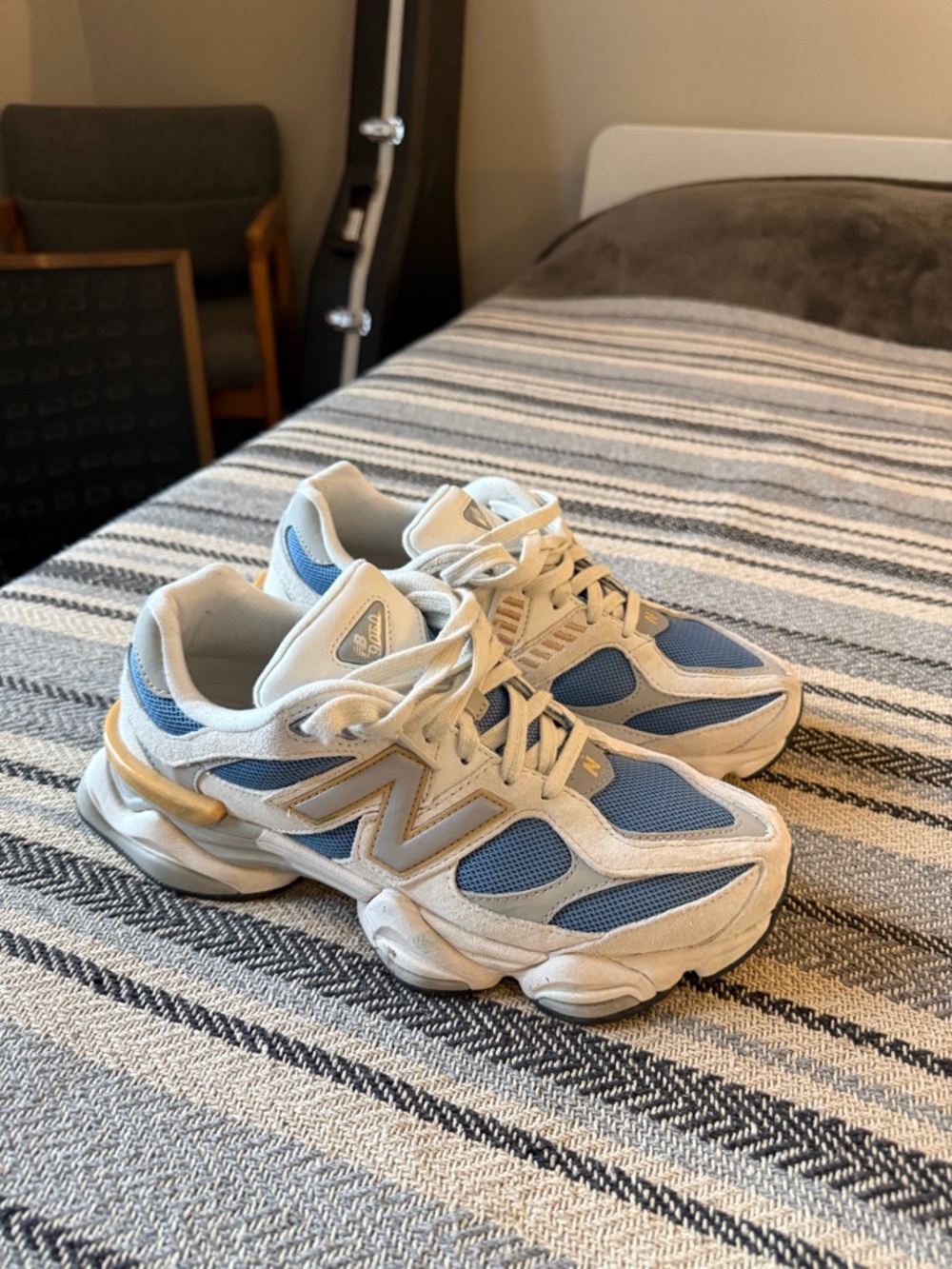 New Balance 9060 Trainers in Blue and Cream - Picture 3 of 5